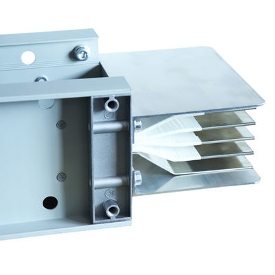 購入 Rectangular Busbar Shape Electric Busway with 600V Voltage Rating and 4-Wire Configuration for Power Distribution online manufacture